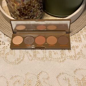 Elegant Earth Tones Eyeshadow Palette - soft to sculpted
